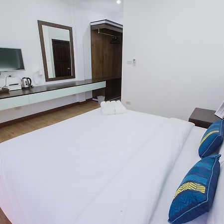 Busara Hotel Chiangmai Чиангмай Екстериор снимка