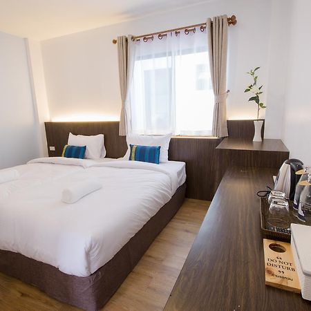 Busara Hotel Chiangmai Чиангмай Екстериор снимка